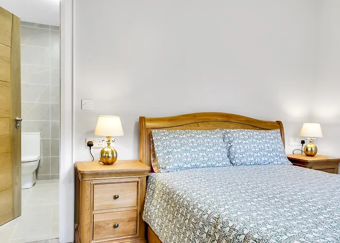 Bayview 3-bedroom Sea View Lejlighed Downings